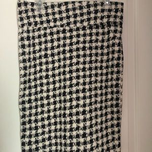 LulaRoe Cassie Houndstooth